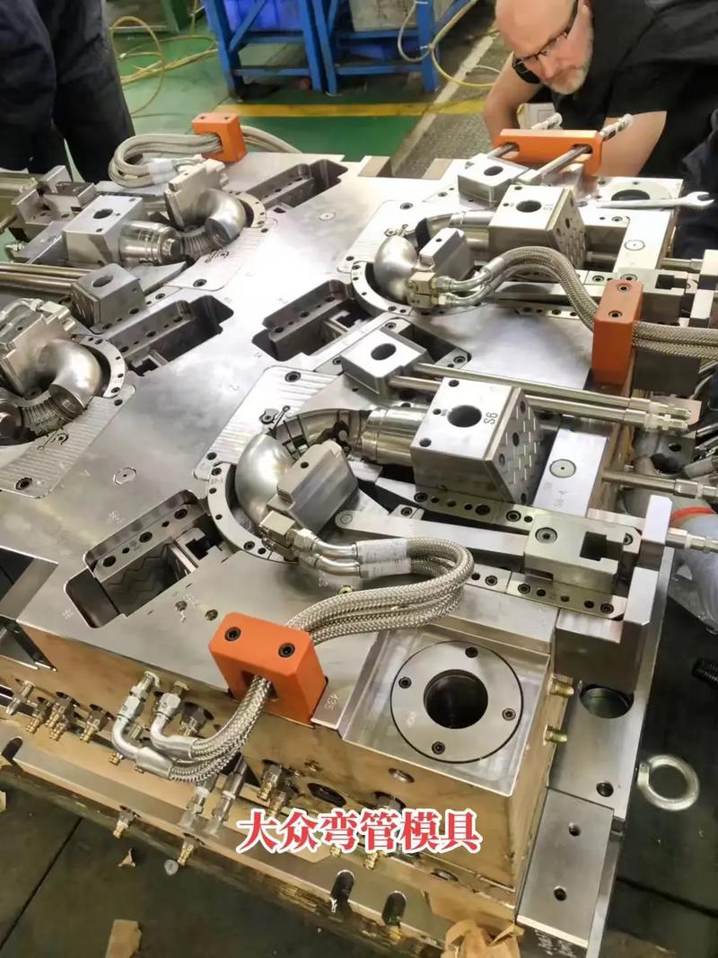 精密注塑，驭动未来——探秘汽车零部件制造的核心力量
